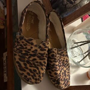 TOMS Moccasins in Leopard Pattern